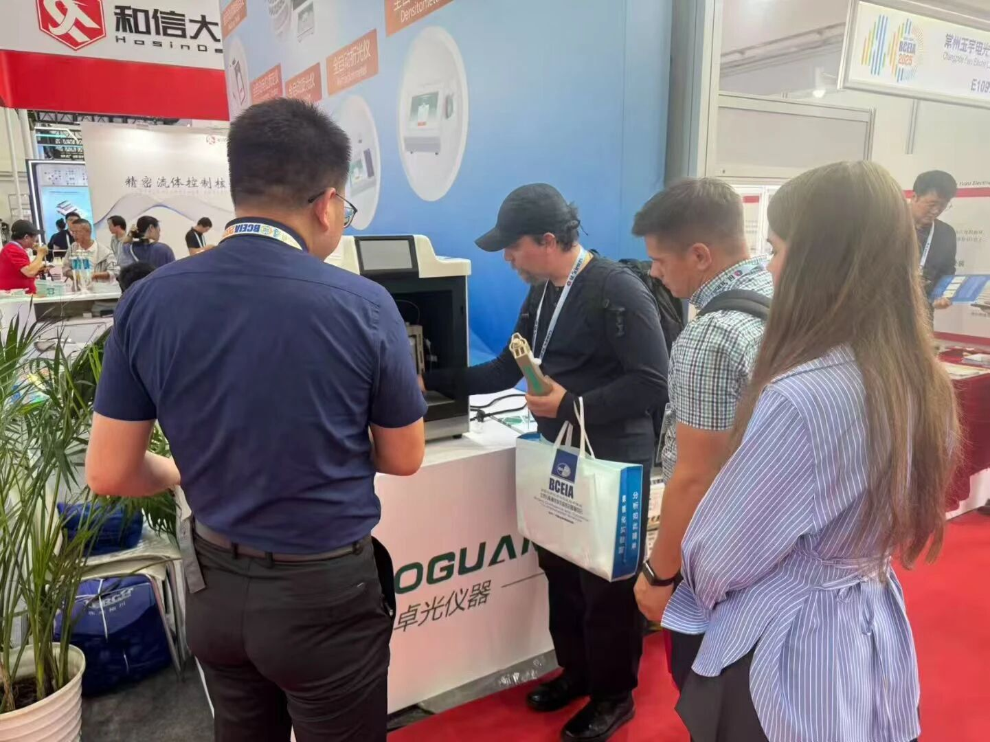 国产替代加速:中国物理光学仪器和电化学仪器市场规模与技术进展